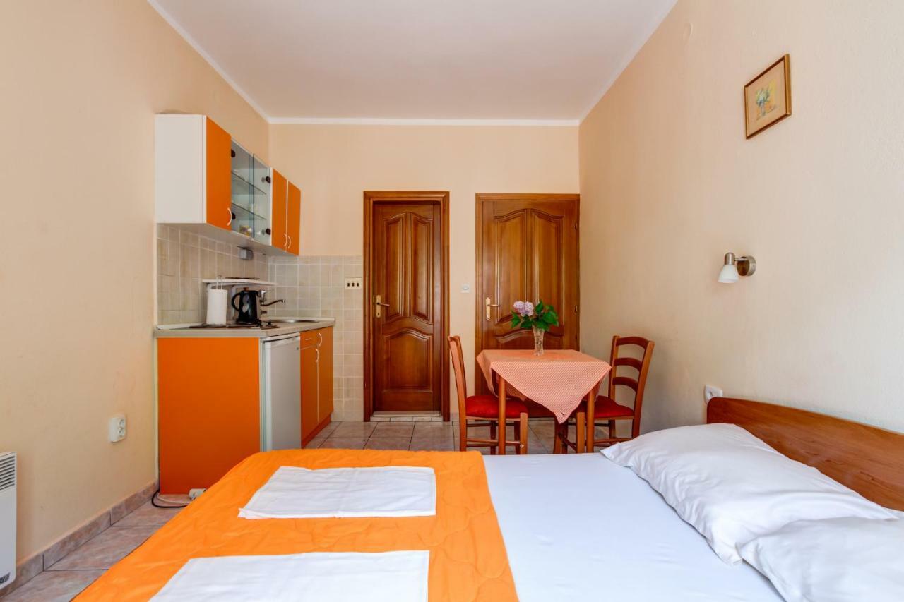 Apartmani Vesna Τίβατ Εξωτερικό φωτογραφία